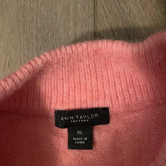 Ann Taylor sweater - Picture 2 of 2
